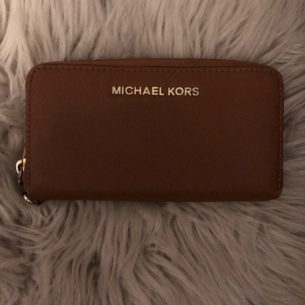 Michael Kors zip wallet